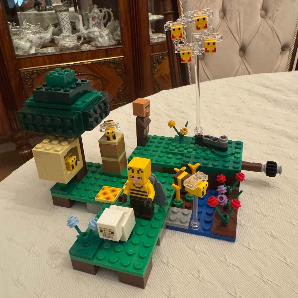 Lego Minecraft The Bee Farm - photo 2