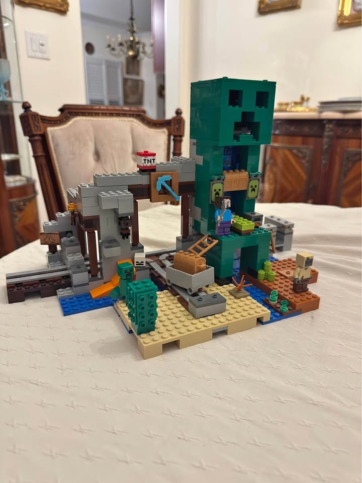 Lego Minecraft The Creeper Mine