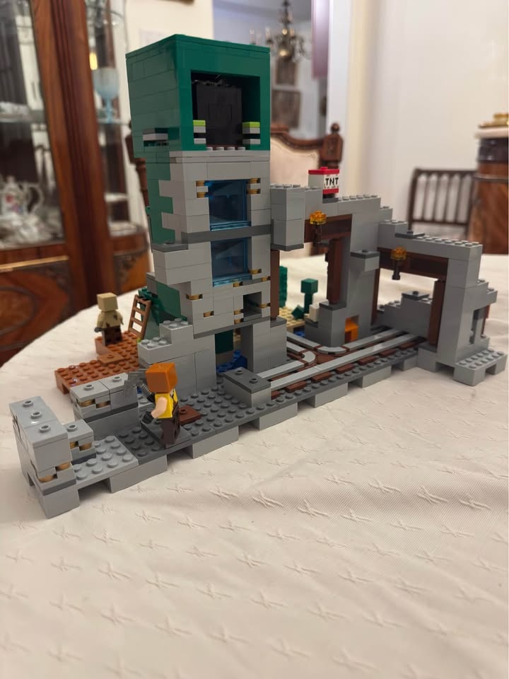 Lego Minecraft The Creeper Mine - photo 3