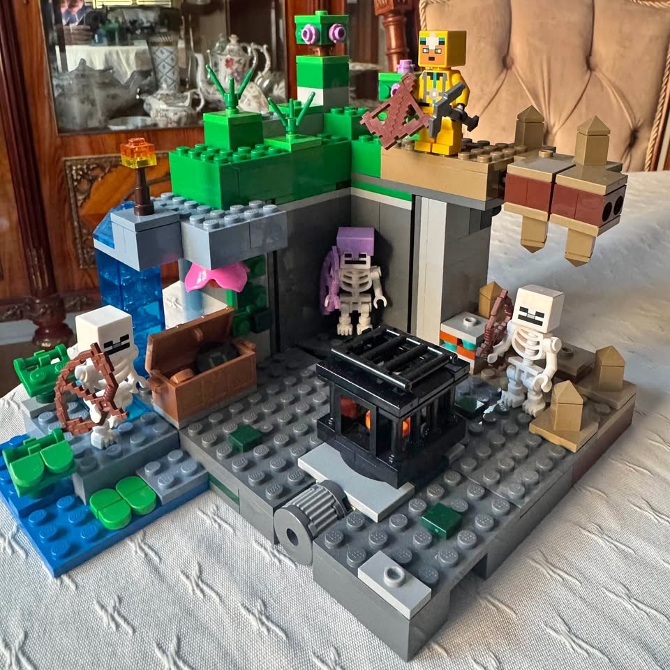 Lego Minecraft The Skeleton Dungeon