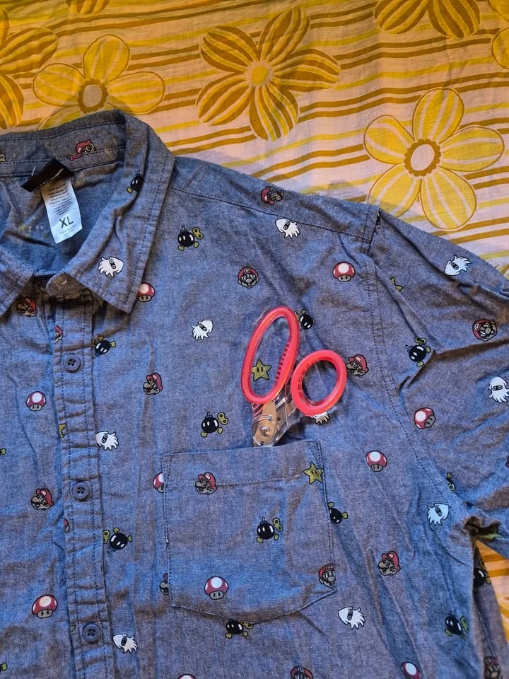 Super Mario Blue Button Up Shirt XL - photo 3