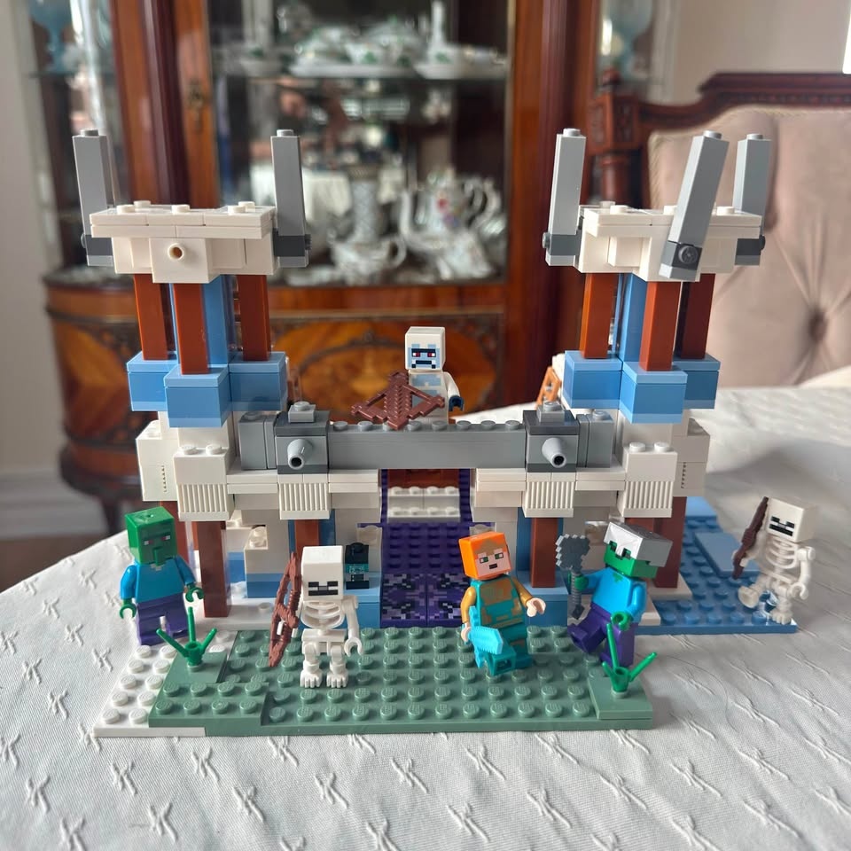 Lego Minecraft The Ice Castle
