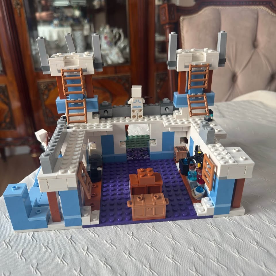 Lego Minecraft The Ice Castle - photo 2