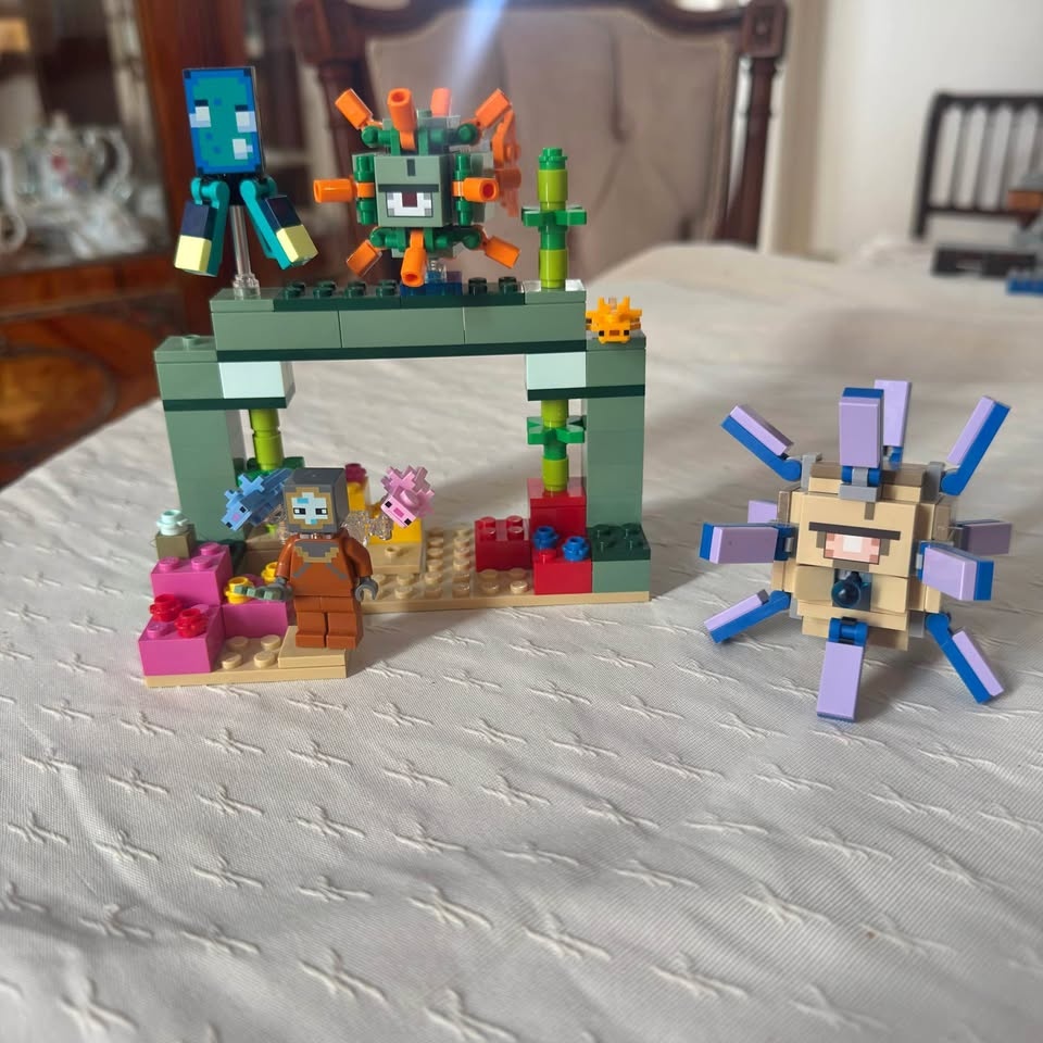 Lego Minecraft The Guardian Battle
