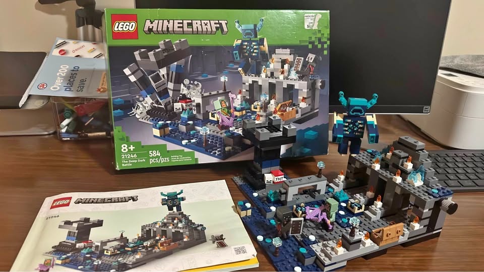 Lego Minecraft "The Deep Dark Battle"