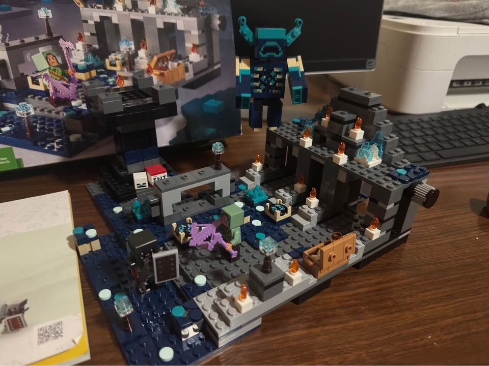 Lego Minecraft "The Deep Dark Battle" - photo 2