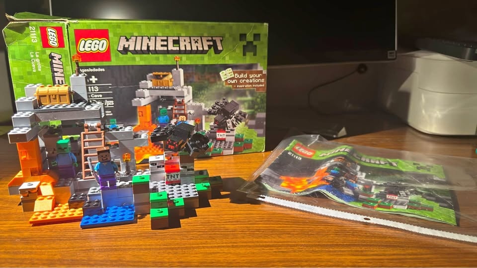 LEGO Minecraft – The Cave (21113)