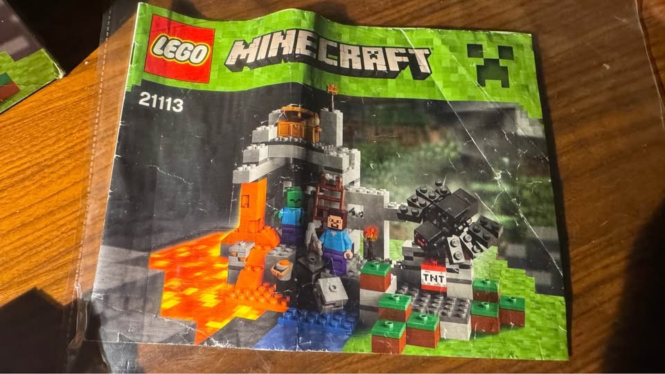 LEGO Minecraft – The Cave (21113) - photo 3