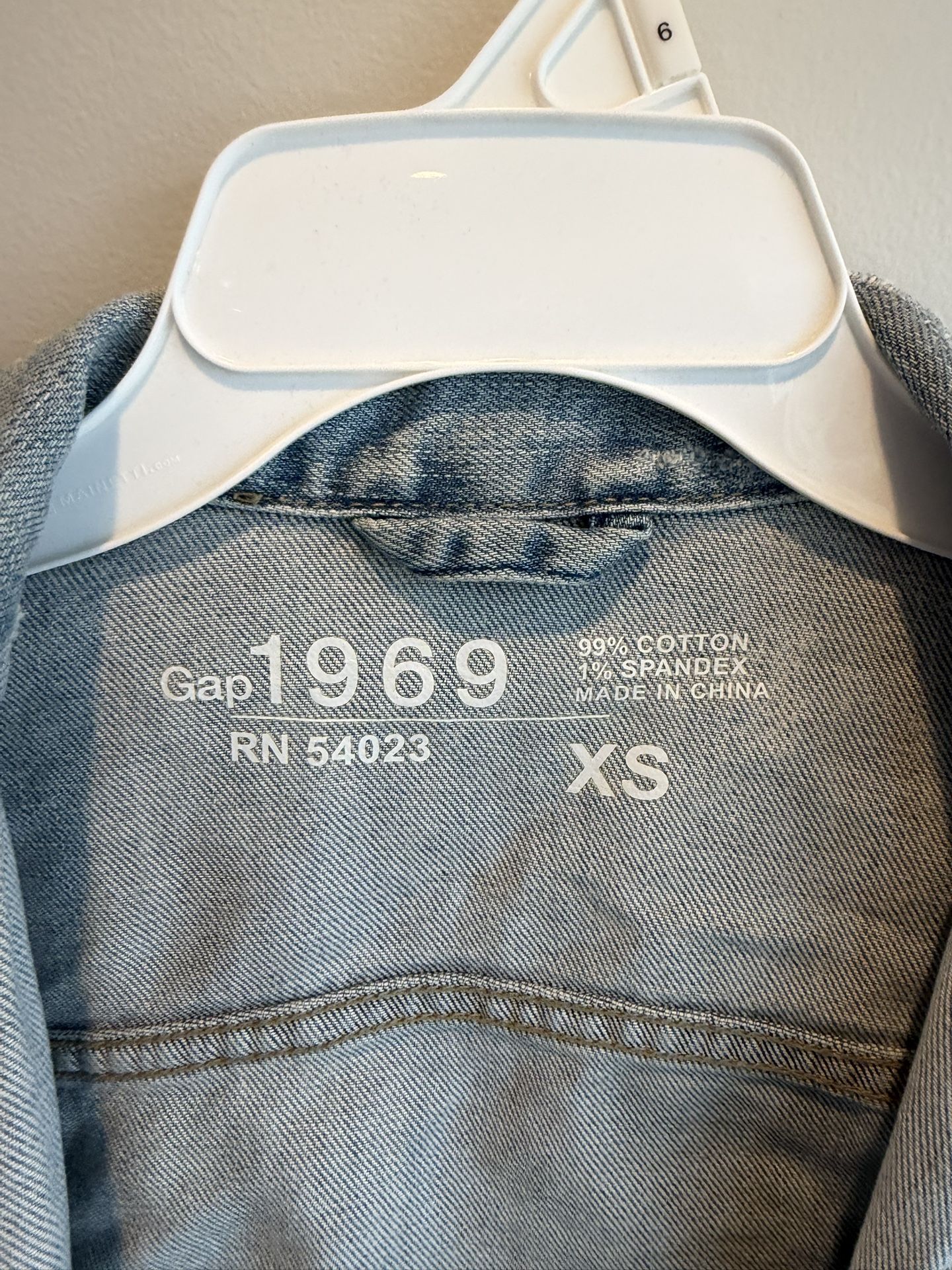 Women's Gap 1969 Denim Jean Jacket XS Distressed Wash Vintage $2 - photo 5