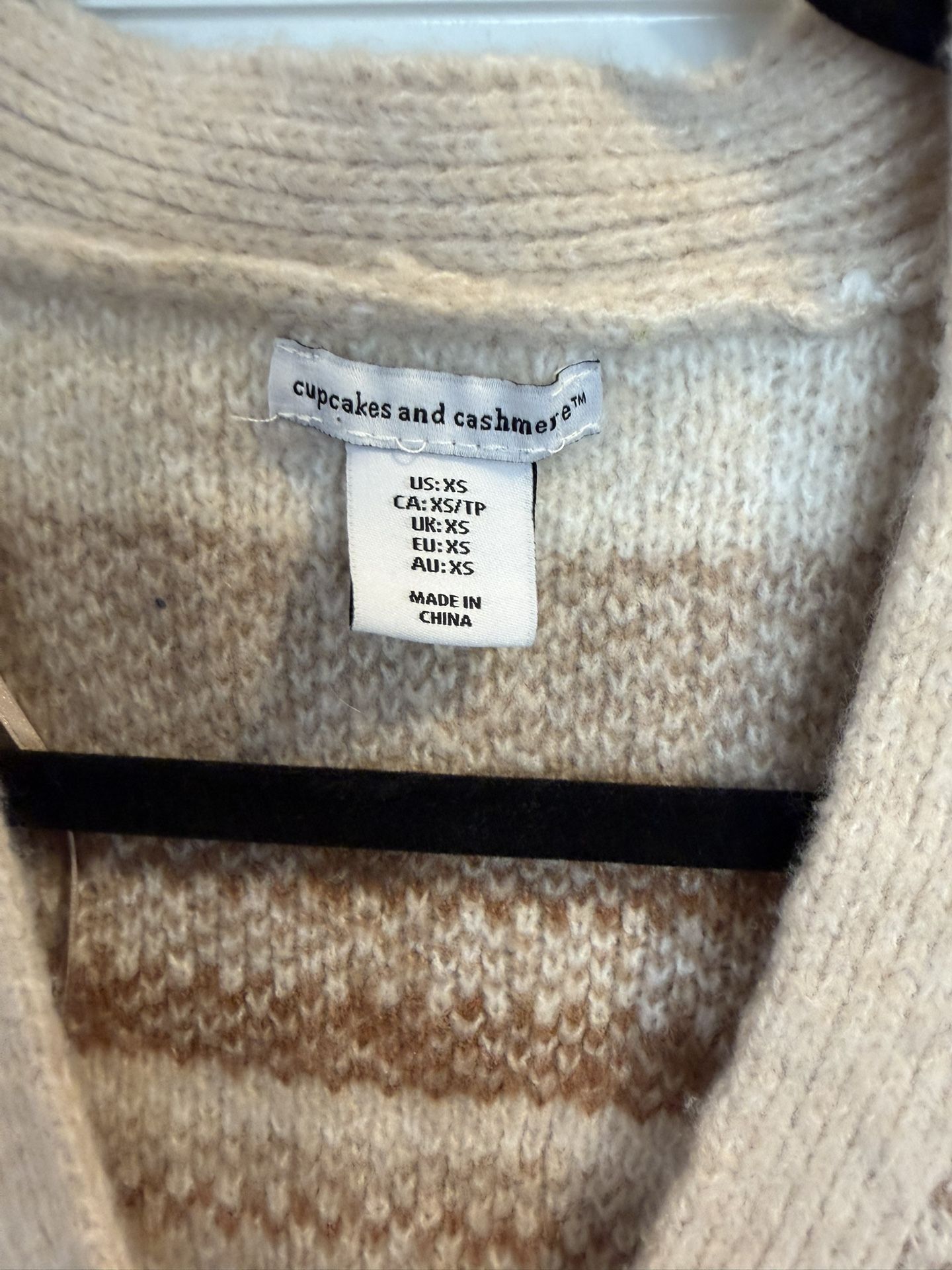 CUPCAKES AND CASHMERE Oatmeal Fair Isle Cardigan Sweater XS $15 - photo 3