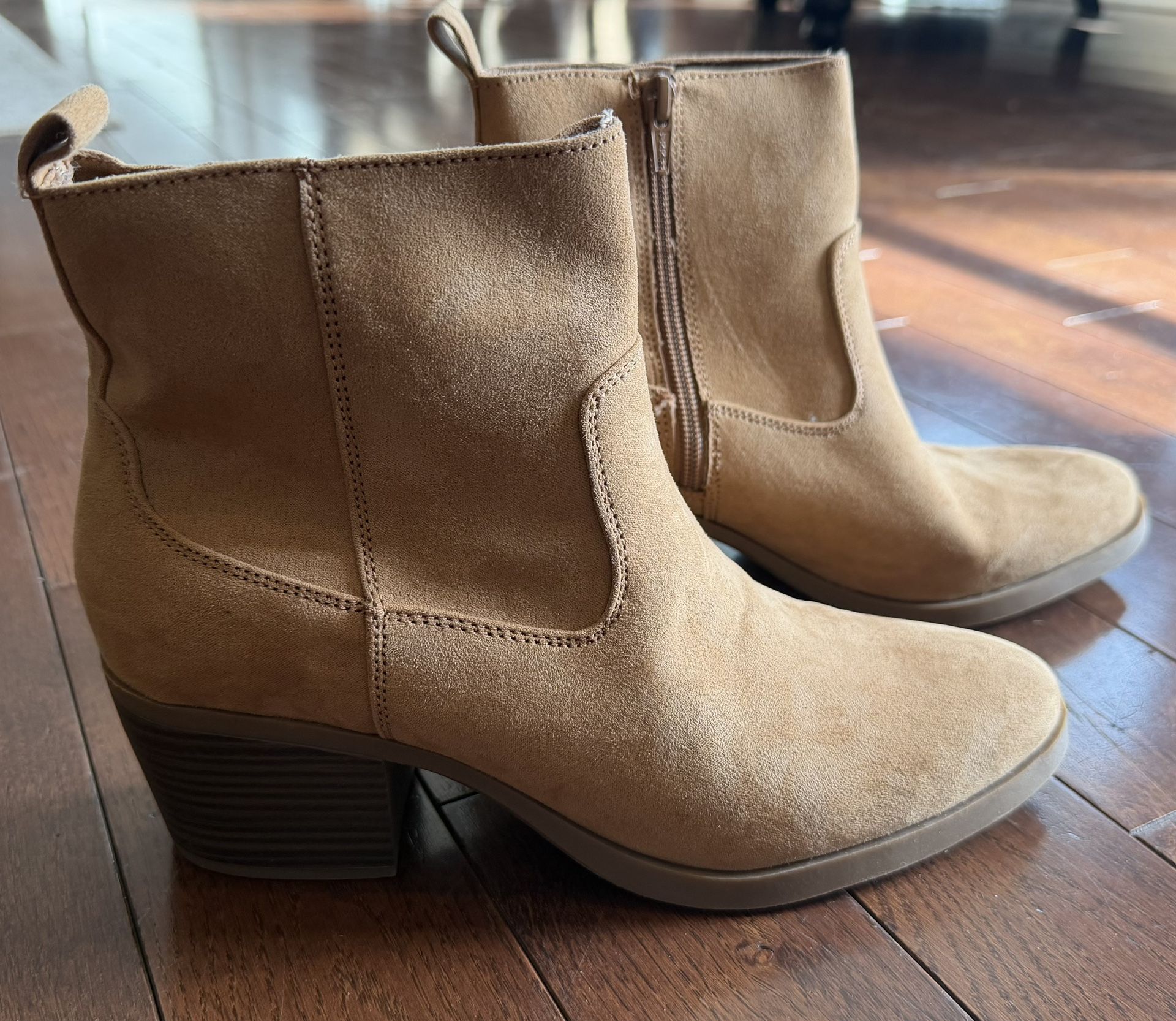 NEW Old Navy Women's Size 8 Sand Western Booties $25