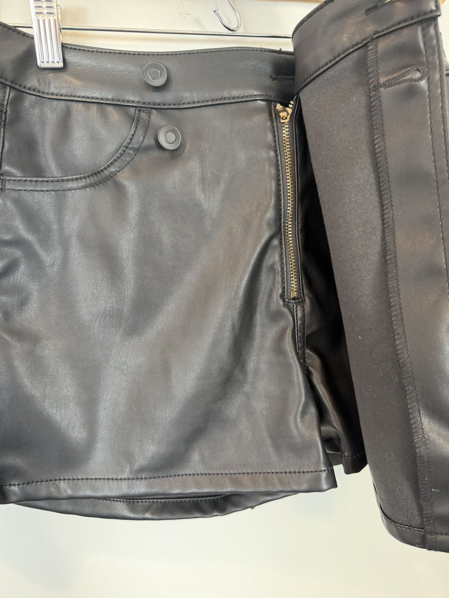 Junior’s Black Faux Leather Skort Size Small $15 - photo 3