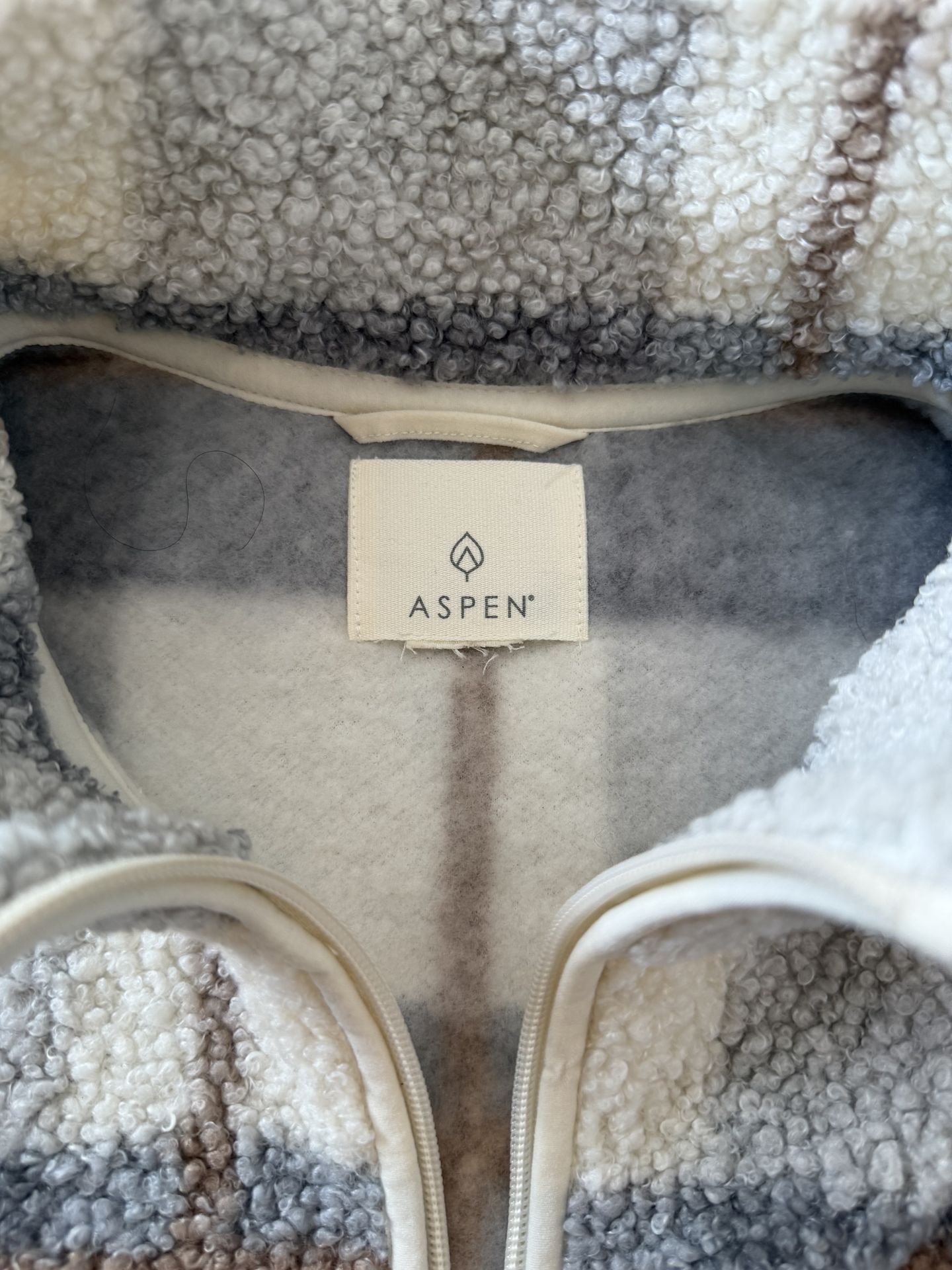 Like New Women’s XL Aspen Blue Plaid Fleece $15 - photo 3