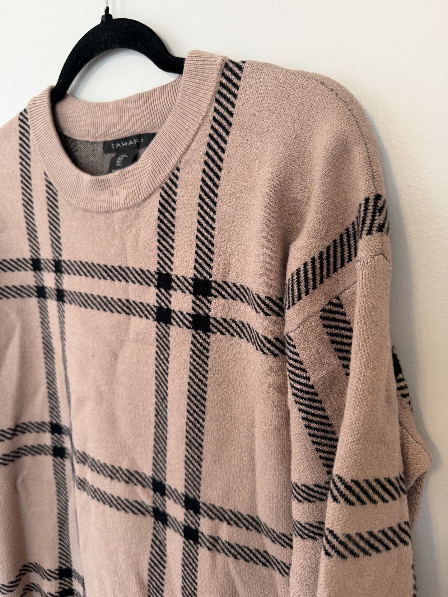Like New Tahari sweater Women Large Brown Black Plaid Knit Soft - photo 3