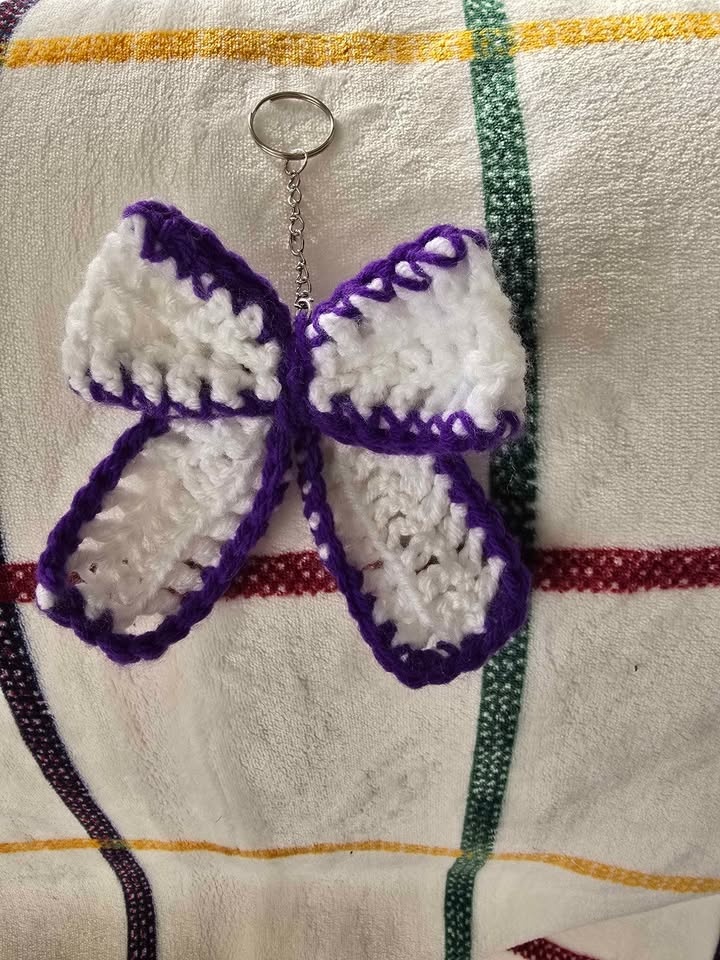 Crochet Bow Keychain - photo 2