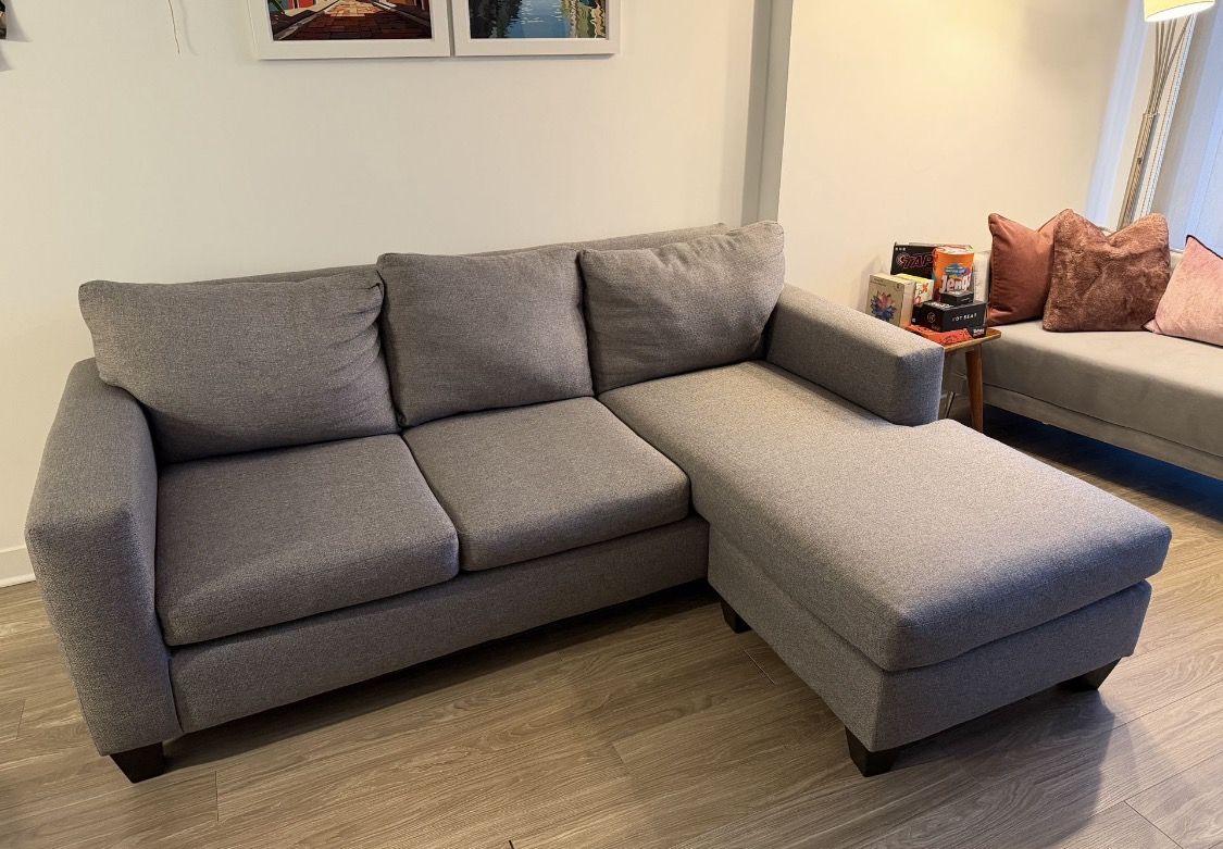 Grey L-shaped Couch – Excellent Condition - photo 4