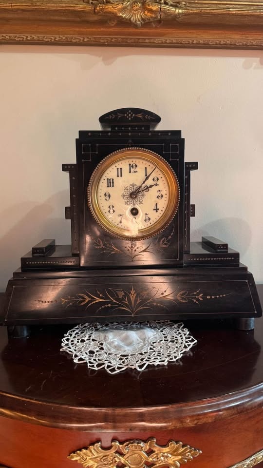 Antique French Marble Clock with 2 Garnitures - photo 2