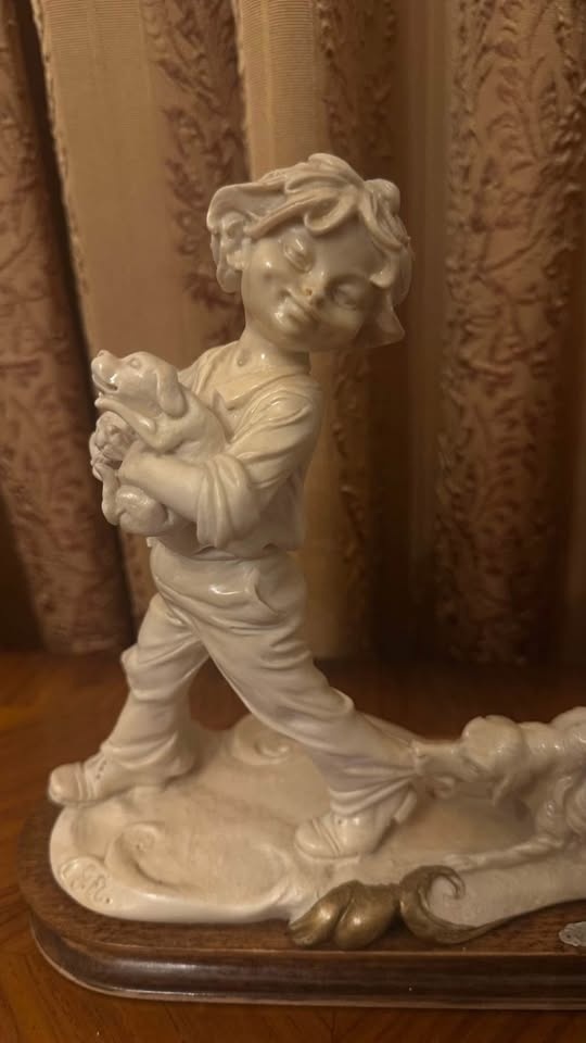 G. Armani “Jealous Dog” Figurine – 22cm - photo 2