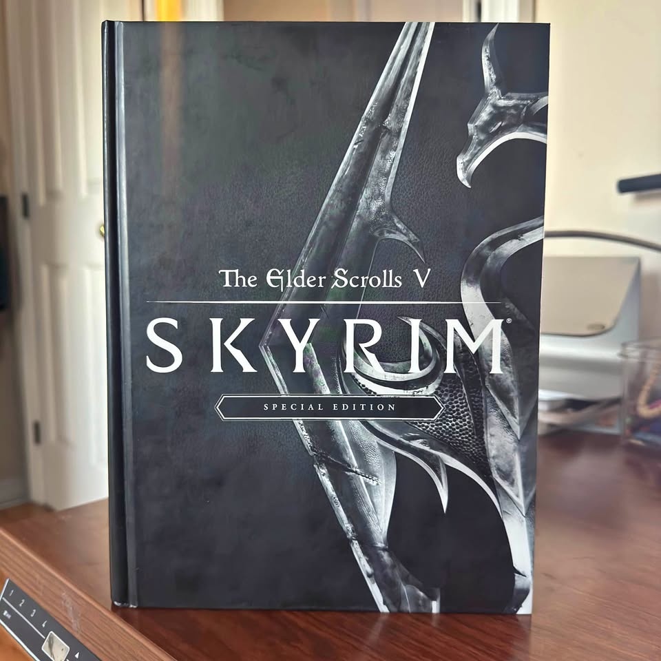 The Elder Scrolls V: Skyrim Special Edition Hardcover Guide