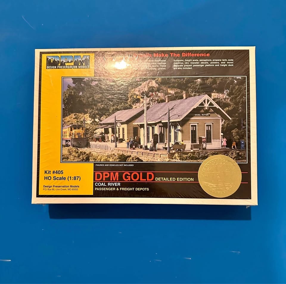 DPM Gold Passenger & Freight Depot HO Scale Train Kit