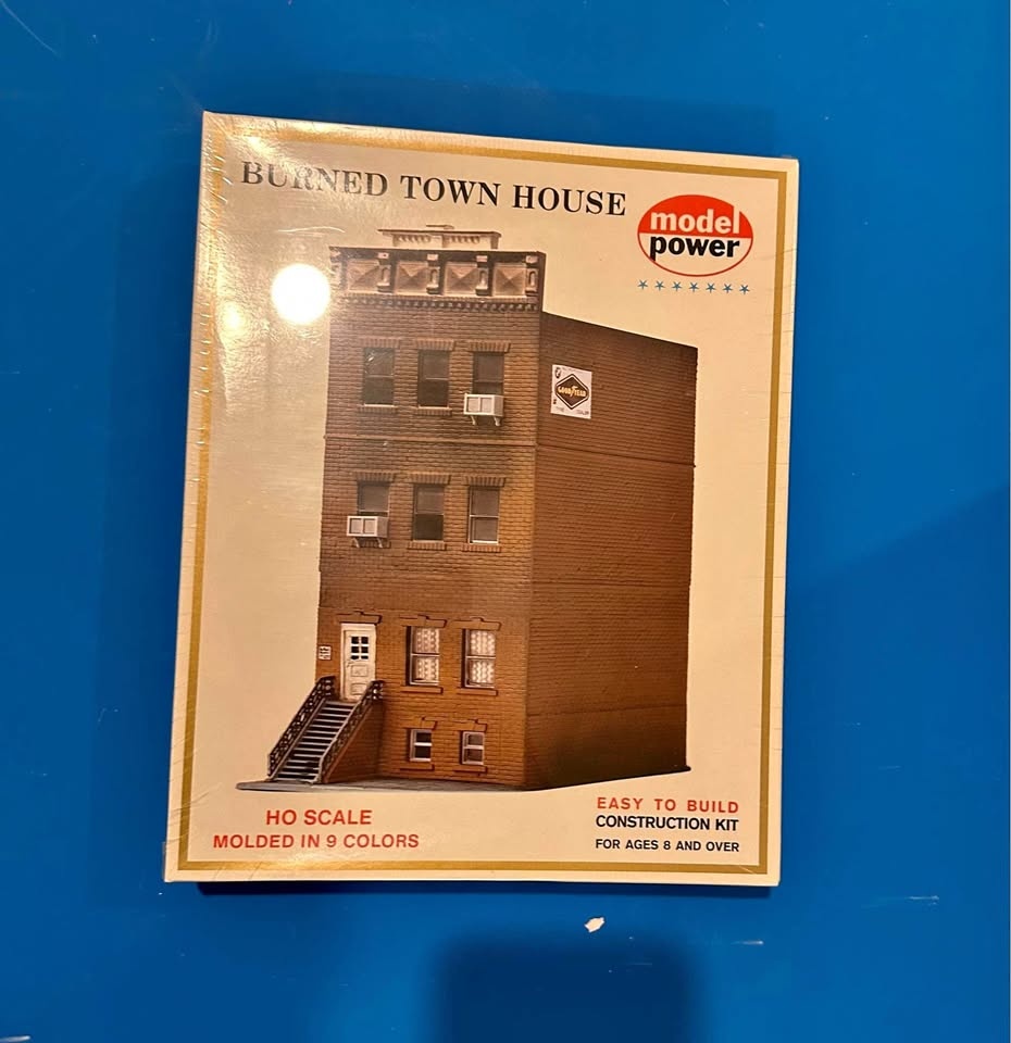 Model Power HO Scale Building Kit - Burned Town House