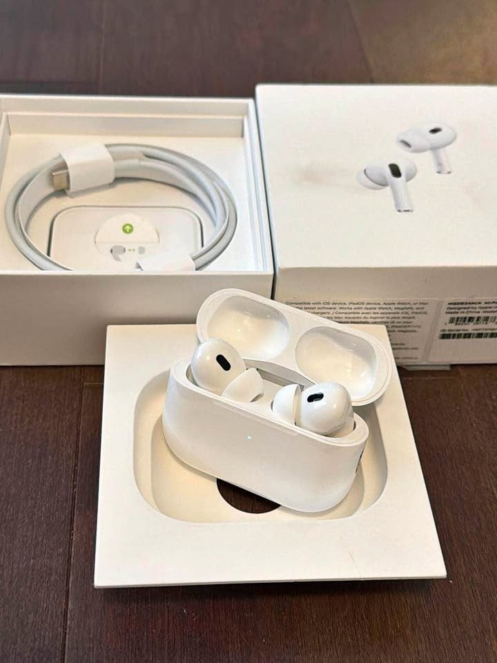 Apple AirPods Pro (2nd Gen) Noise Cancelling Earbuds