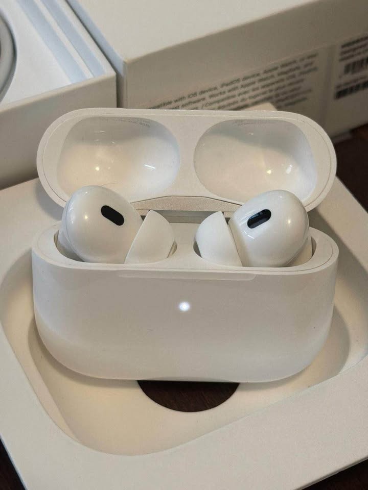 Apple AirPods Pro (2nd Gen) Noise Cancelling Earbuds - photo 2