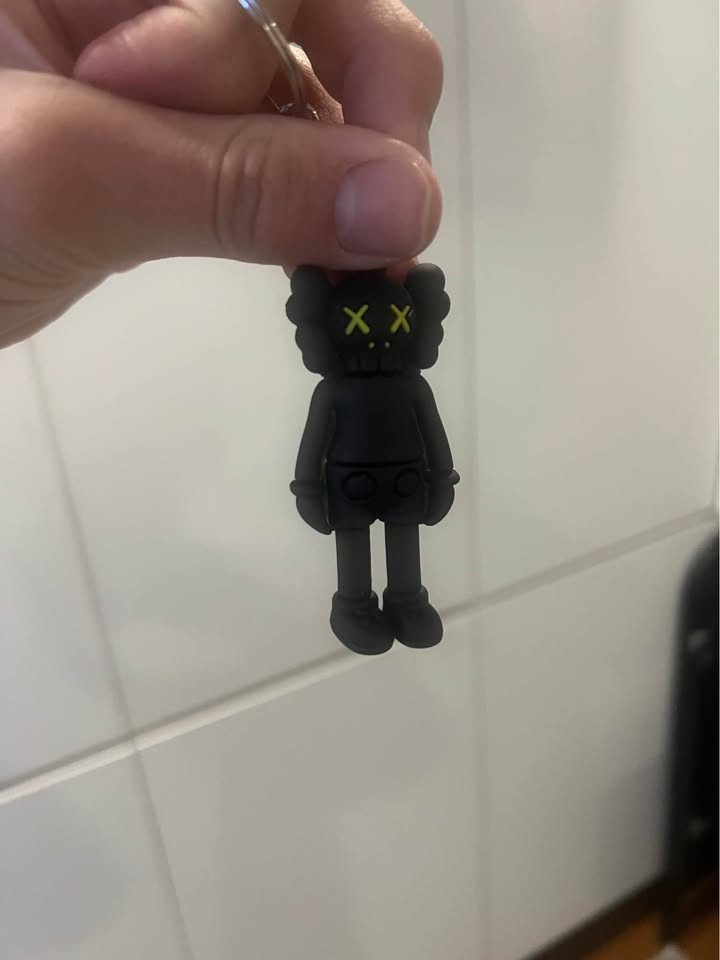 Kaws keychains - photo 3