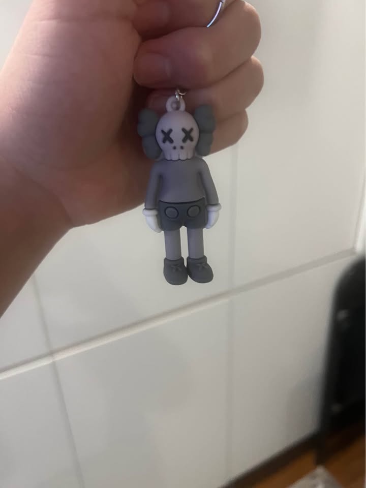 Kaws keychains - photo 5