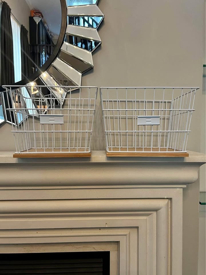 Set of 2 White metal basket with wood base