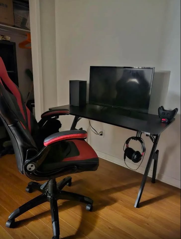 Gaming Desk Black Carbon Fiber Z-Legs