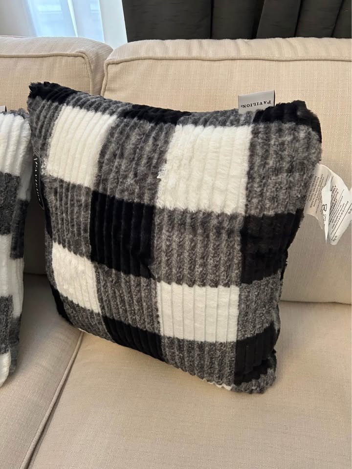 2 Faux Fur Throw Pillows - Black/White Buffalo Check - photo 4