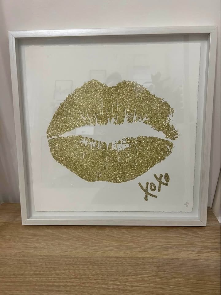 White Frame Gold Sparkling Lips Art