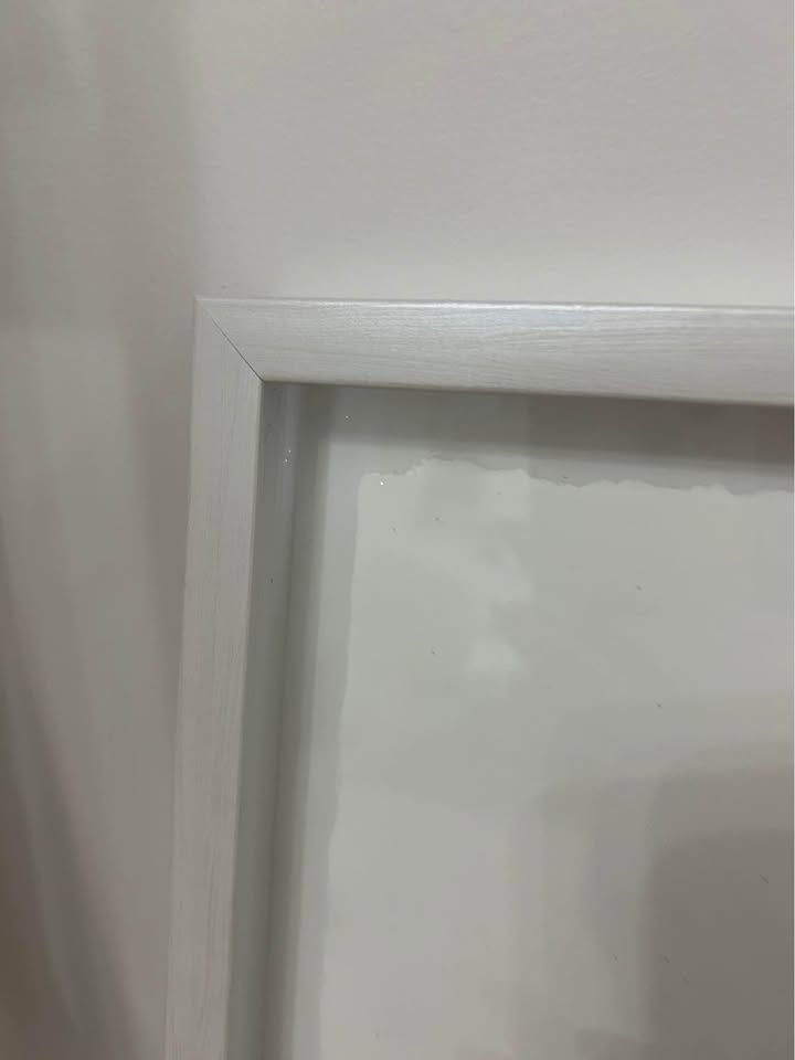 White Frame Gold Sparkling Lips Art - photo 2
