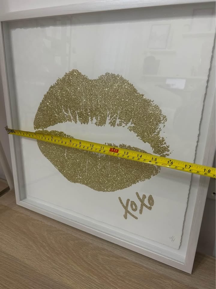 White Frame Gold Sparkling Lips Art - photo 4