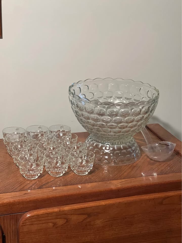 Vintage Federal Glass Yorktown Punch Bowl Set Original Box - photo 4