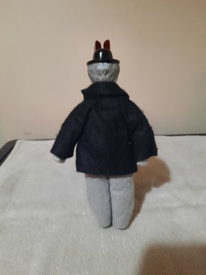 Vintage Porcelain 9" Hardy Doll - photo 3