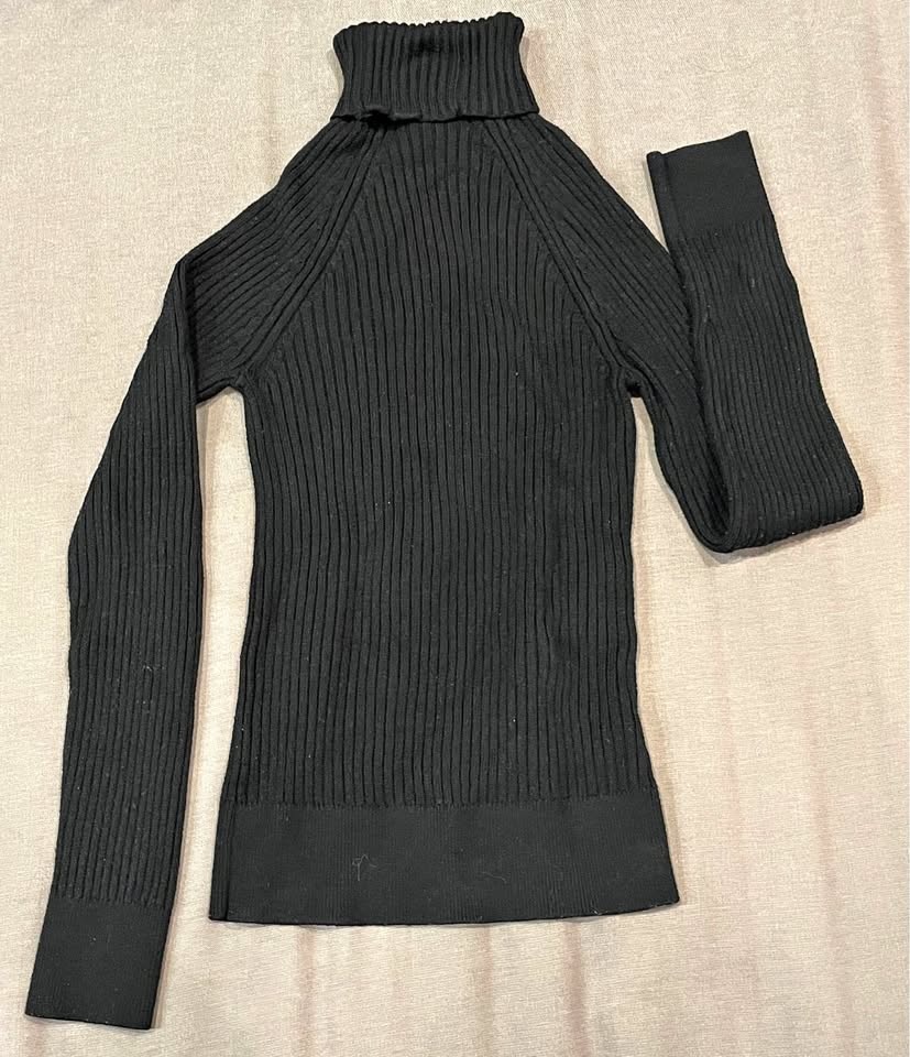 DYNAMITE Long Sleeve Turtleneck