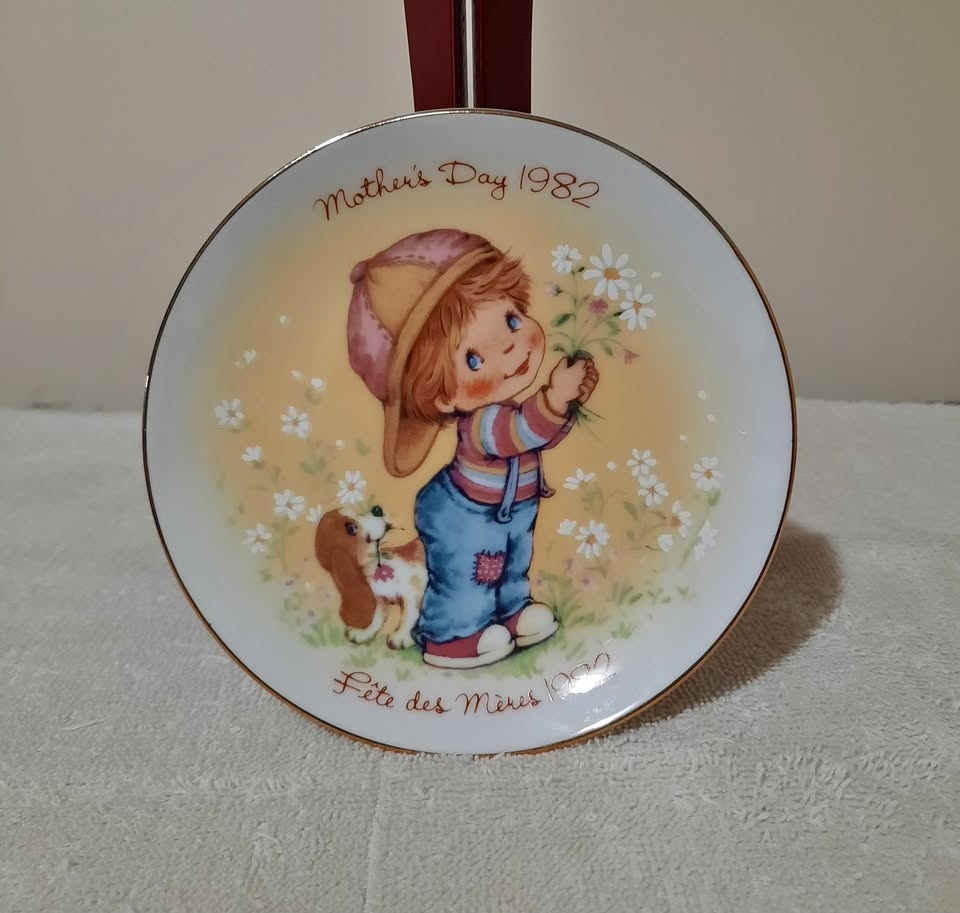Vintage Avon Mother's Day 1985 +1982 Mini Collector Plates