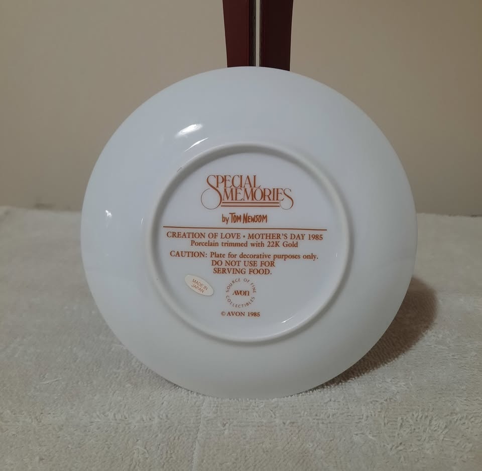 Vintage Avon Mother's Day 1985 +1982 Mini Collector Plates - photo 4