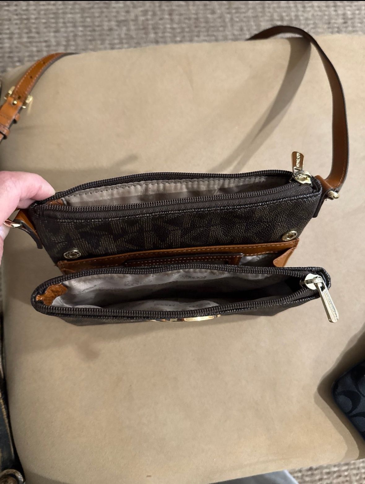 2 Crossbody Bags: Michael Kors & Coach - photo 2