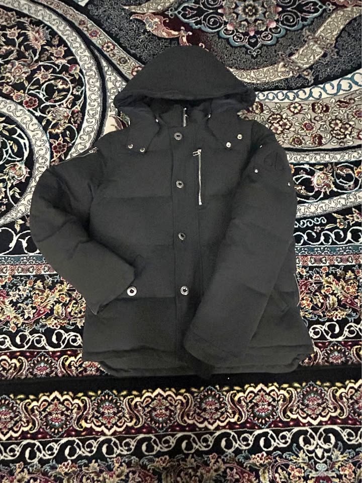 Moose Knuckles Black Winter Puffer Jacket - Men's L