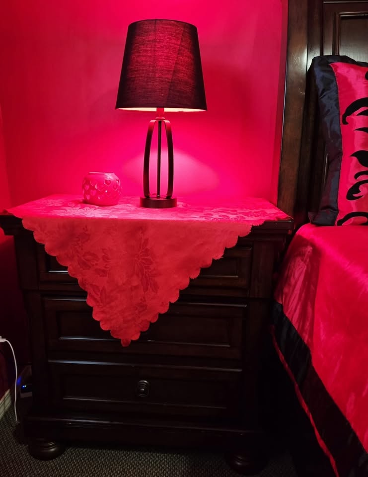 Master Queen Bedroom Set with Dresser - photo 4
