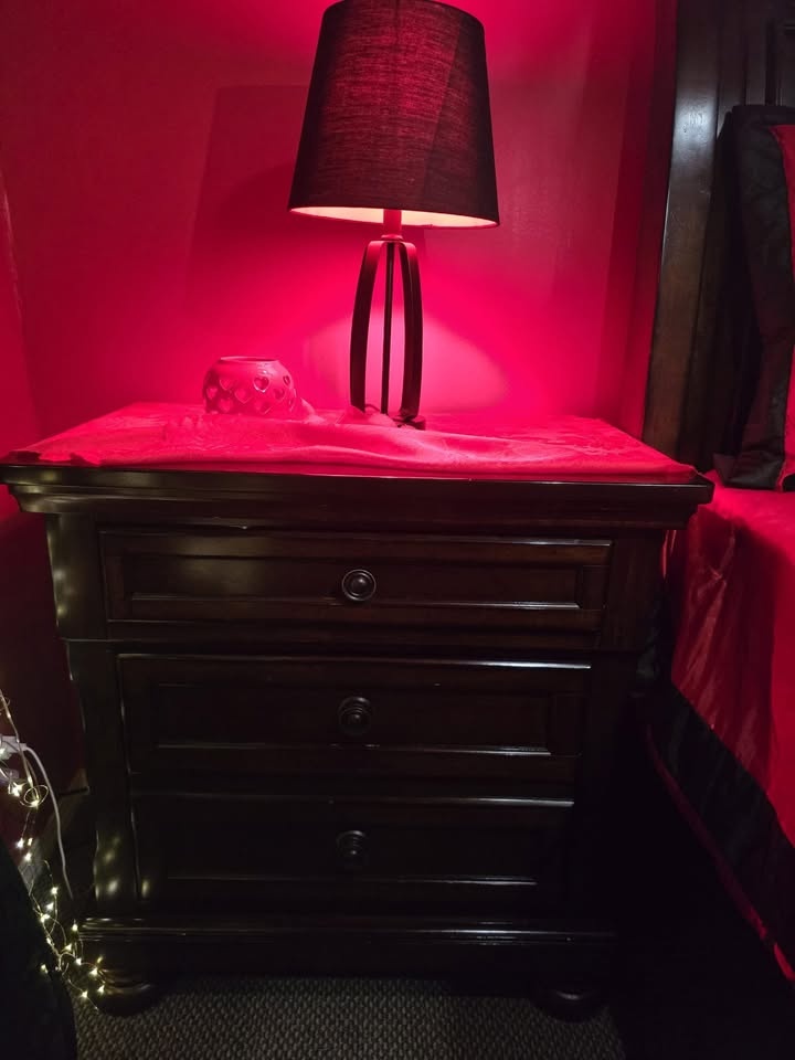 Master Queen Bedroom Set with Dresser - photo 5