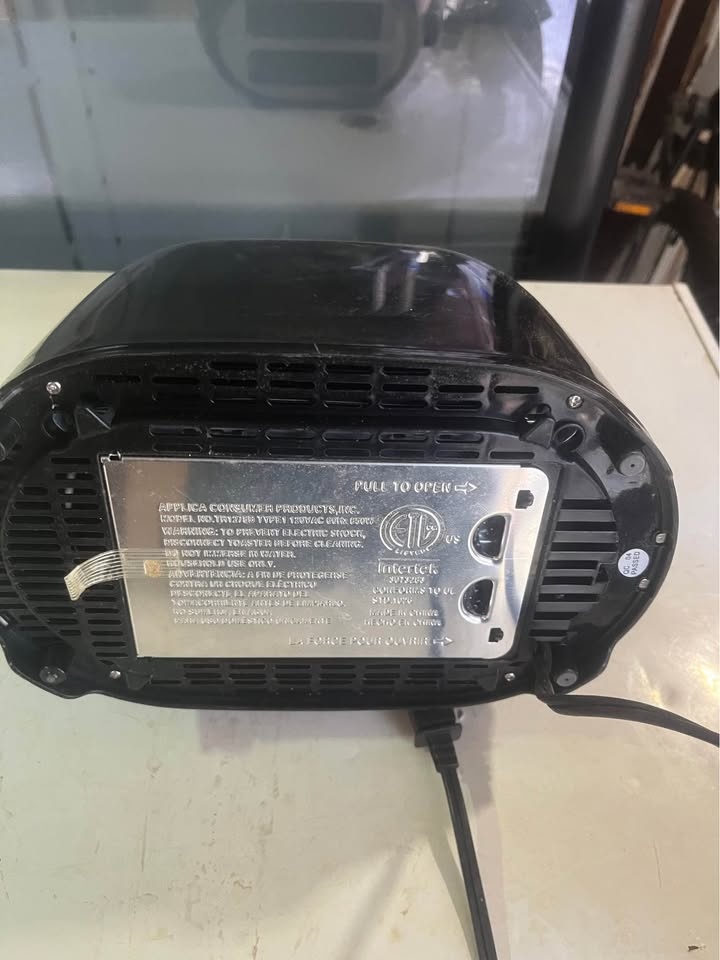 BLACK+DECKER 2-Slice Toaster $15 - photo 3