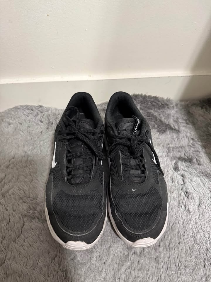 Nike black shoes 9.5 - photo 2