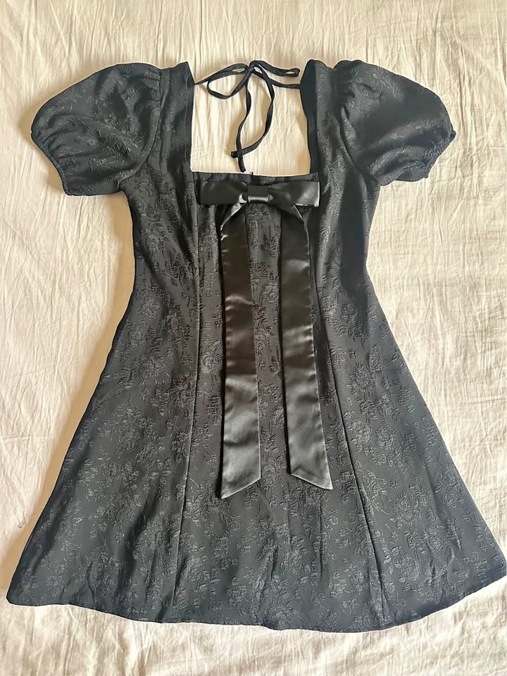 Black Mini Dress (Medium 6-8)