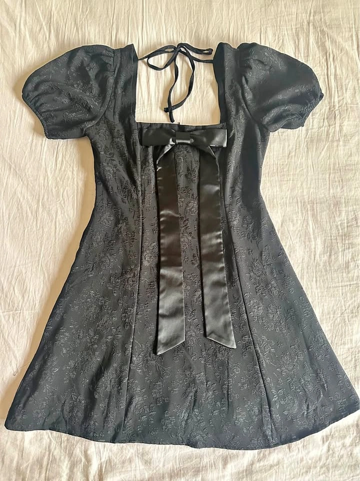 Black mini dress (medium 6-8)