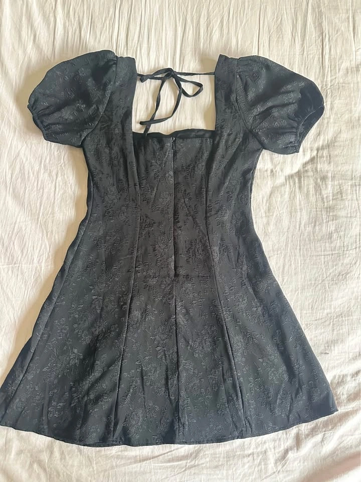 Black mini dress (medium 6-8) - photo 2