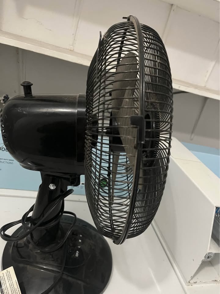 14in Table Fan, Desk Fan, Quiet Small Indoor Fan - photo 2